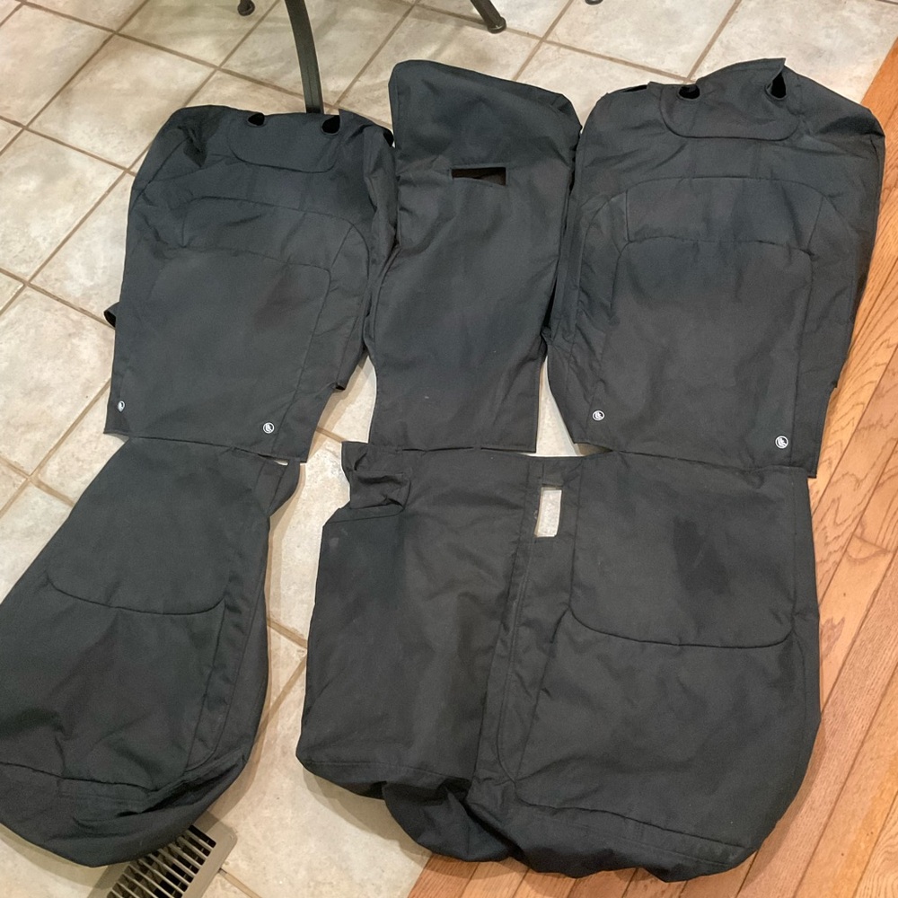 Range Rover Land Rover 2018-2022 Black/Ebony Waterproof Rear Seat Cover Like New